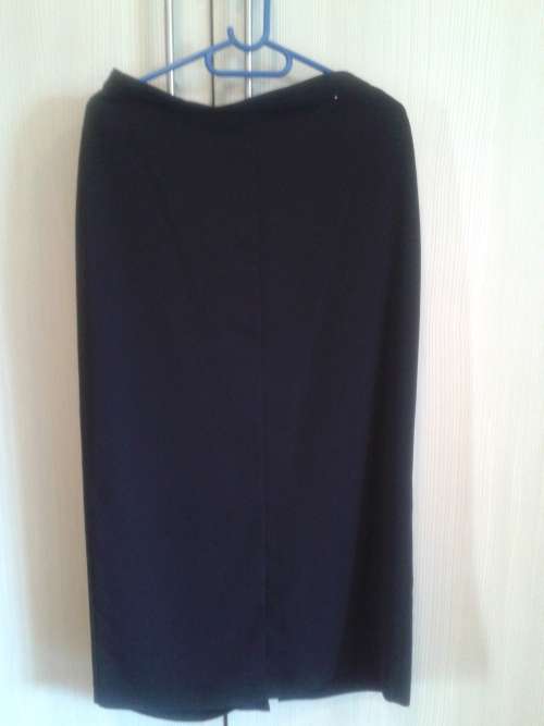 New Woolworths Skirt Black - size 10